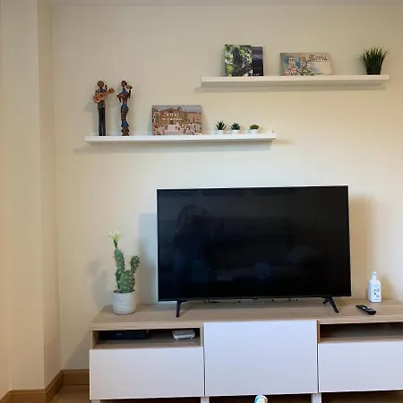 Lejlighed Vivienda Turistica Cigueenas Con Parking