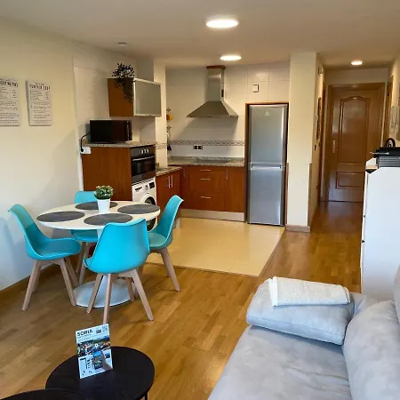 Daire Vivienda Turistica Cigueenas Con Garaje